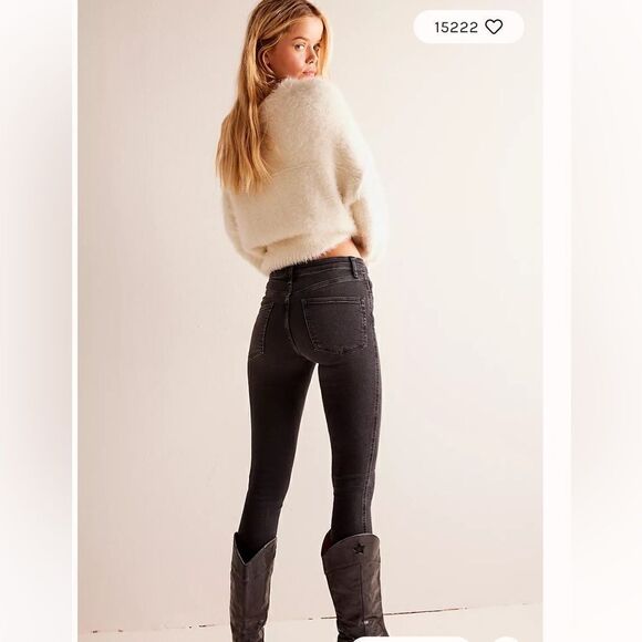 EXCELLENT PREOWNED CONDITION SIZE 29 WE THE FREE FRAYED HEM SKINNY BLACK JEANS - Picture 4 of 15